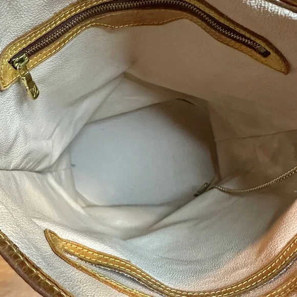 Authentic Louis Vuitton Monogram Marais GM Bucket Bag - Picture 11 of 16